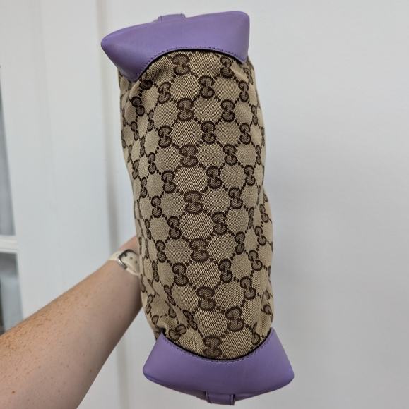 Gucci monogram hand bag with purple trim and pouch - Picture 13 of 17